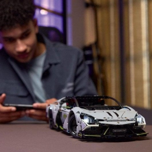 LEGO Technic Lamborghini Revuelto 42174 1135 peças