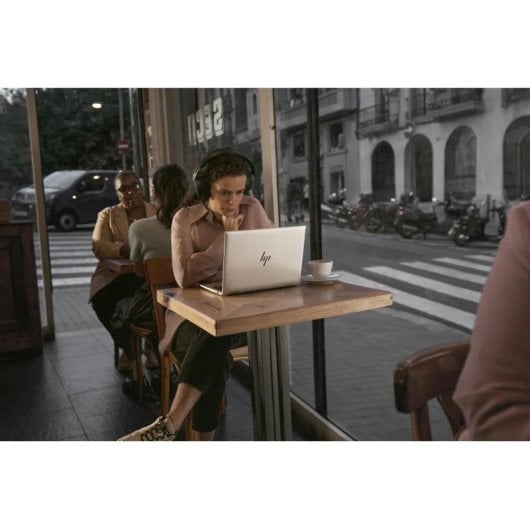 Laptop HP EliteBook 8 G1i 16" Intel Core Ultra 5 225U 16GB 512GB SSD Wolf Pro Security Edition Tastiera italiana