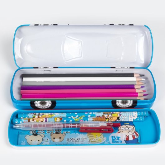 Astuccio metallico per bambini con design 3D di auto da corsa.