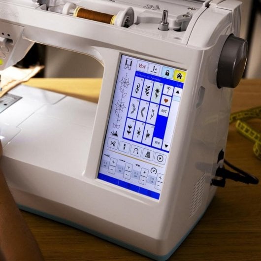 Máquina de coser BelleCouture 36000 Control digital 360 puntadas pantalla táctil 7"