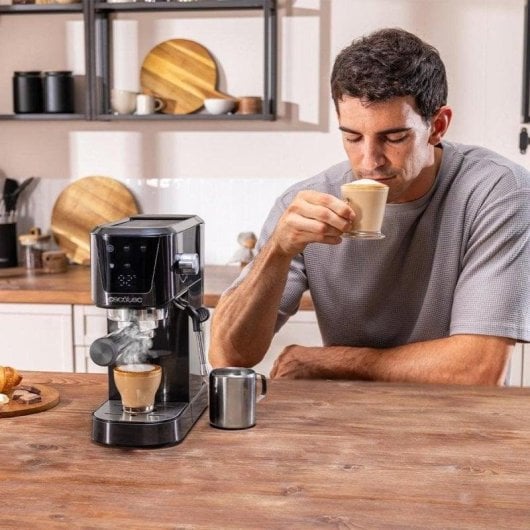 Cafeteira Express Cecotec Power Espresso 20 Touch 1L 20 bar com ecrã tátil e vaporizador
