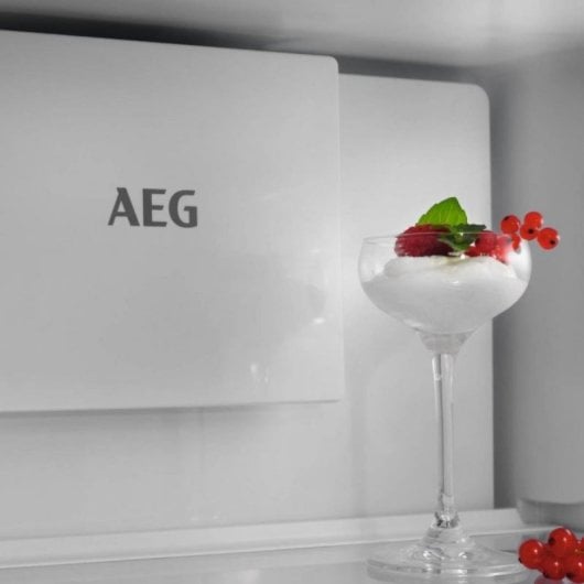 Frigorífico AEG Combinado 188cm 269L E Branco TwinTech NoFrost MultiFlow CustomFlex