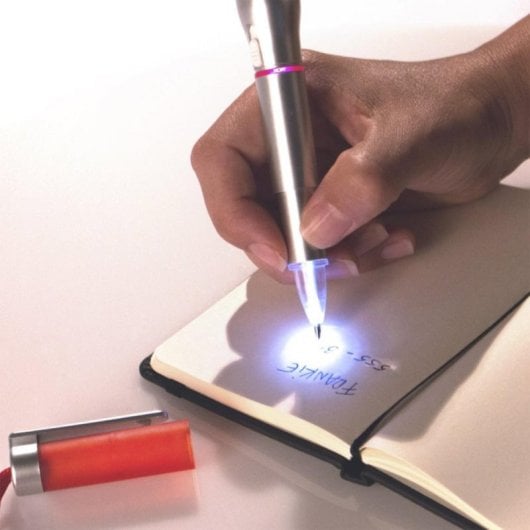 Stylo Lampe Mustap LED bicolore capuchon translucide clip transport encre bleue