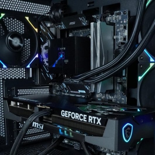 Epical-Q Plokir AMD Ryzen 7 7800X3D 32GB 2TB SSD RTX 5070 Ti WiFi 7 Windows 11