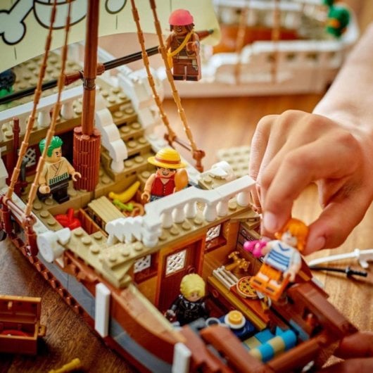 Barco Pirata LEGO ONE PIECE Going Merry 75639 1376 Peças 5 Minifiguras