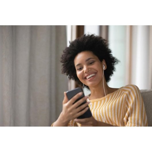 Auriculares JBL inalámbricos Bluetooth con micrófono IP54 y diseño gancho negro