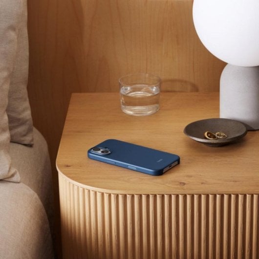 Coque Beats avec MagSafe et Contrôle de Caméra pour iPhone 17 Bedrock Blue 6.3" Microfibre/Polycarbonate