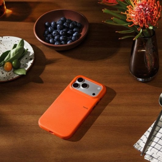 Coque Rugged Beats avec MagSafe et Contrôle de Caméra pour iPhone 17 Pro Max (Sierra Orange, microfibre et polymère)
