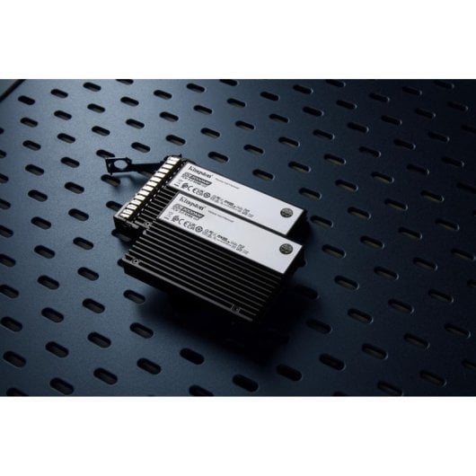 Disco Duro Kingston 3,84TB U.2 NVMe PCIe 5.0 14000MB/s DC3000ME + Cifrado AES y Protección PLP