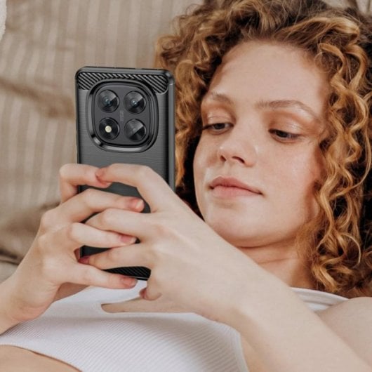 Capa Almofadada para Smartphone com Design de Fibra de Carbono, Silicone de Alta Qualidade e Policarbonato