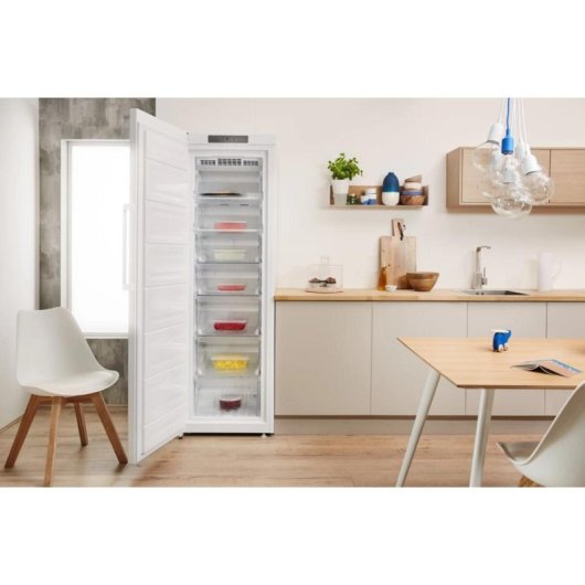 Congelador Indesit UI8 F2C W vertical libre instalación 263 L No Frost blanco