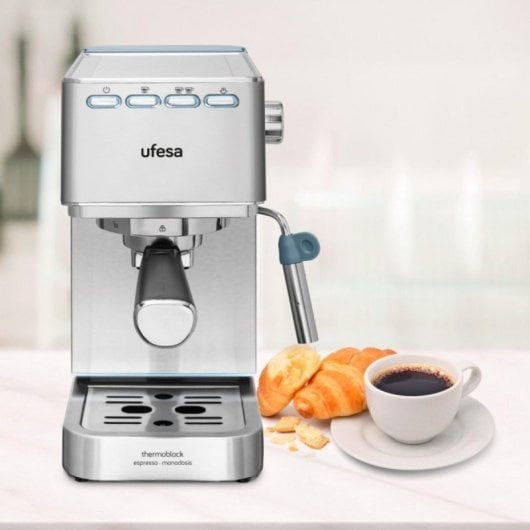 Cafetera Espresso Ufesa CE8020 1,4 L 20 bares con vaporizador acero inoxidable