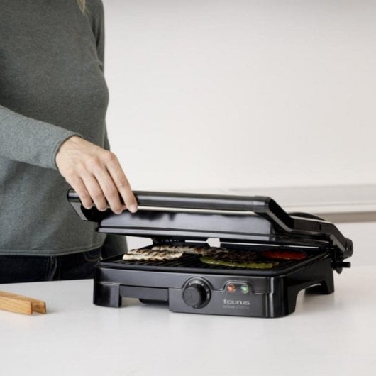 Grill Taurus Asteria Essential 2200W apertura 180 grados placas 28x22 cm antideslizante