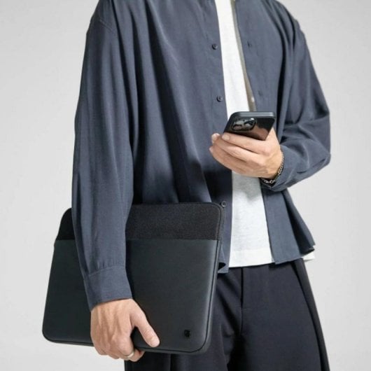 Funda Incase ARC 14" poliéster reciclado impermeable negro con bolsillo frontal
