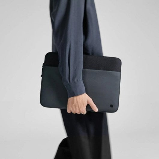 Funda Incase ARC 14" poliéster reciclado impermeable negro con bolsillo frontal