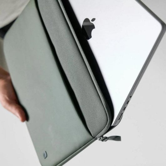 Funda Incase ARC Sleeve ReSpun Green 14" poliéster reciclado resistente agua