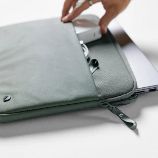 Funda Incase ARC Sleeve ReSpun Green 14" poliéster reciclado resistente agua