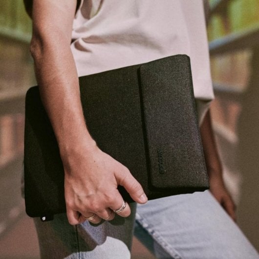 Custodia Sleeve universale Woolenex nera per tablet fino a 11 pollici con tasca frontale