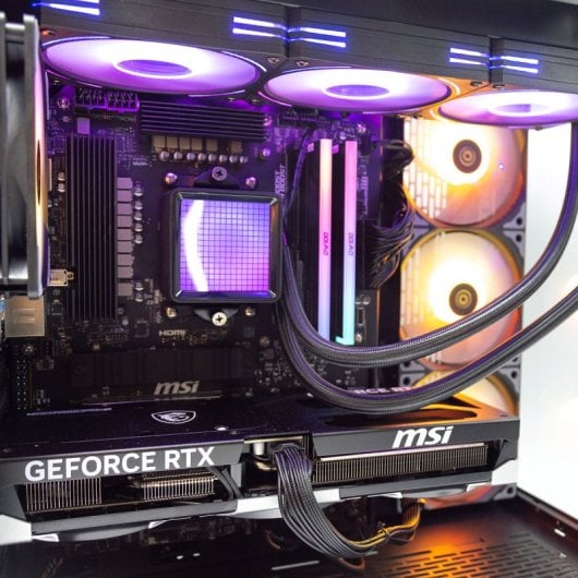 PcCom Ultimate Ryzen 7 7800X3D / 32GB / 2TB SSD / RTX 5080 + Windows 11 Pro V2