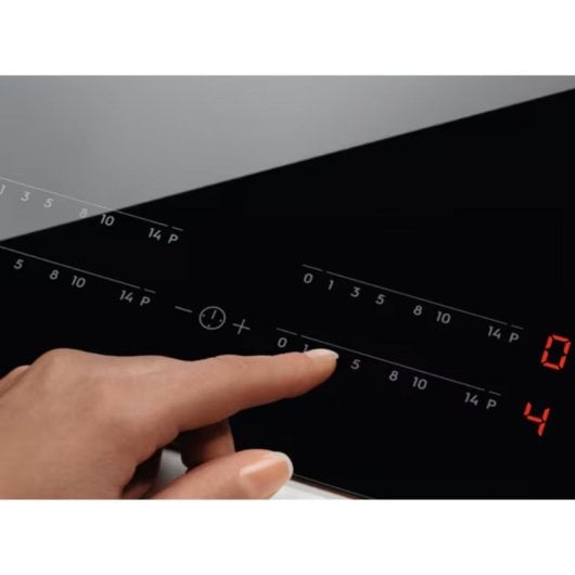 Plaque à induction Electrolux EIT60342 60 cm 3 zones PowerBoost Hob2Hood noir