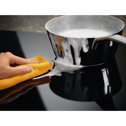 Plaque à induction Electrolux EIT60342 60 cm 3 zones PowerBoost Hob2Hood noir