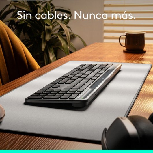 Teclado de membrana Logitech Signature Slim Solar+ Layout ES sem fio solar Bluetooth grafite