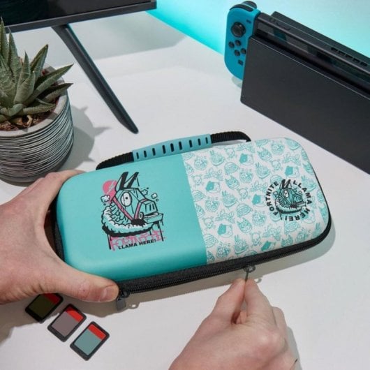 Funda protectora rígida Numskull Fortnite Llama Turquesa Nintendo Switch resistencia impactos