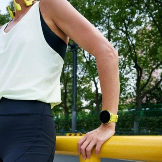 Suunto Run Bluetooth GPS 46mm AMOLED Boîtier Noir Bracelet Jaune M Étanche 50m SpO2 Pulsomètre