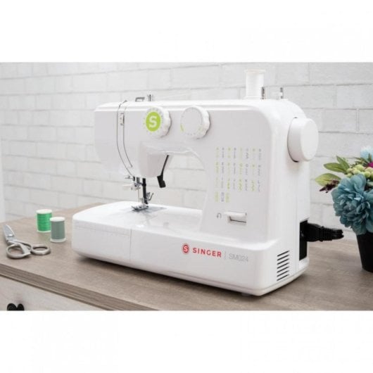 Máquina de coser Singer SM024 portátil 24 puntadas brazo libre LED rojo-blanco