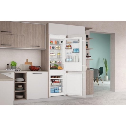 Frigorífico Combi Indesit INC18 T112 No Frost 177cm 250L E Blanco