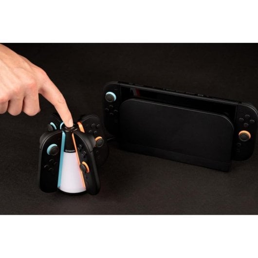 Nacon Base de Carga com RGB e USB-C para 4 Joy-Con Nintendo Switch 2