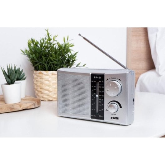 Radio portátil Noveen PR451 Plata FM MW SO AC/Batería Altavoz Giratorio Externo