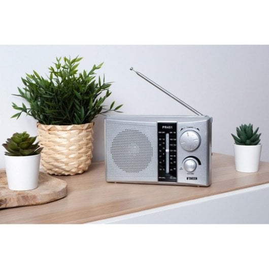 Radio portátil Noveen PR451 Plata FM MW SO AC/Batería Altavoz Giratorio Externo