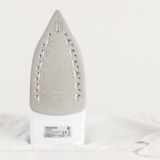 Ferro a vapor Taurus Baltic 2400 W sola Teflón 130 g/min