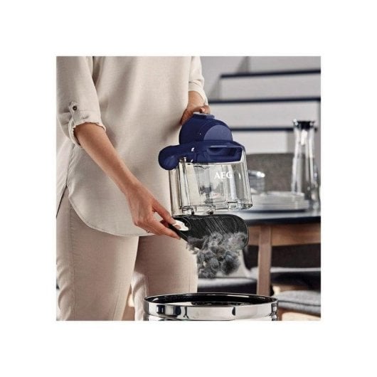 Beutelloser Staubsauger AEG LX7-2-DB-P 750W Hygiene-Filter 9m Aktionsradius Blau