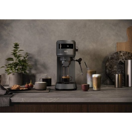Cafetera Manual AEG EC6-1-6BST 1L 15 bares con espumador de leche