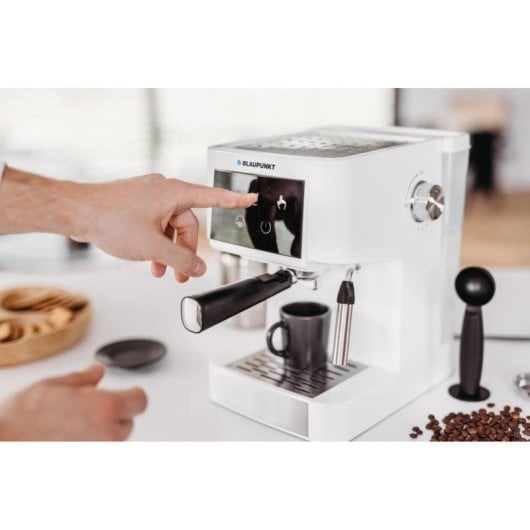 Kaffeemaschine Espresso Blaupunkt CMP501 1,5L 20 bar mit Touchscreen und Heißwasserfunktion