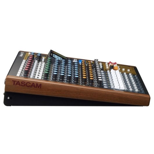 Mesa de mezclas Tascam Model 12 12 canales Bluetooth USB color madera