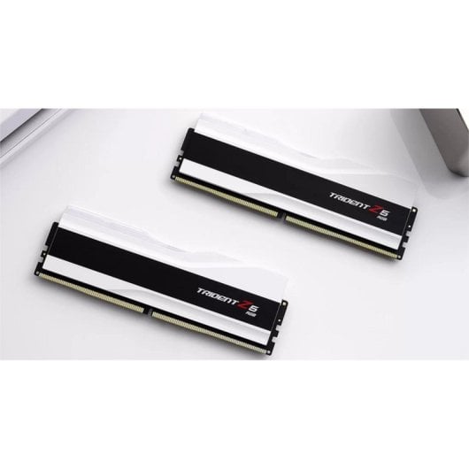 Mémoire RAM G.Skill Trident Z5 RGB 32GB 2x16GB DDR5 7200MHz CL34 Dual Channel RGB XMP EXPO Noir