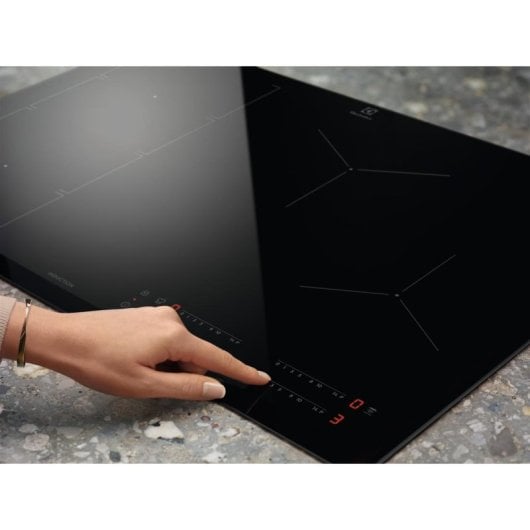 Placa de indução Electrolux EIV734 4 zonas 68 cm vidro preto integrada