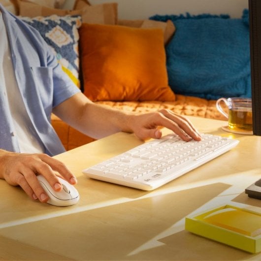 Teclado de membrana Logitech MK295 Silent Layout US Wireless com rato branco
