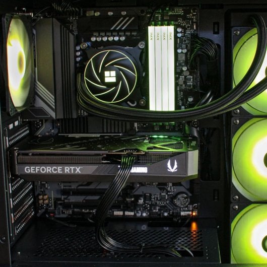 Pcm Aeon Chromax Amd Ryzen 9 9950x/32gb Ram/1tb Ssd/rtx 5070 Ti 16gb/win11 Pro