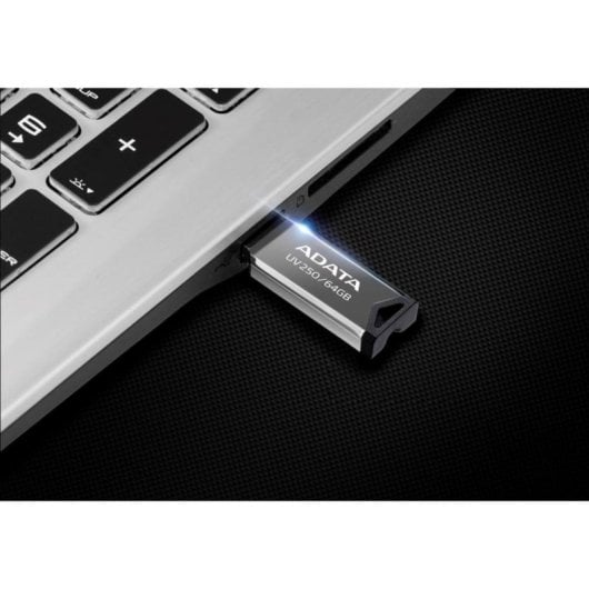 Pen USB ADATA UV250 32GB USB 2.0 Capless Prata