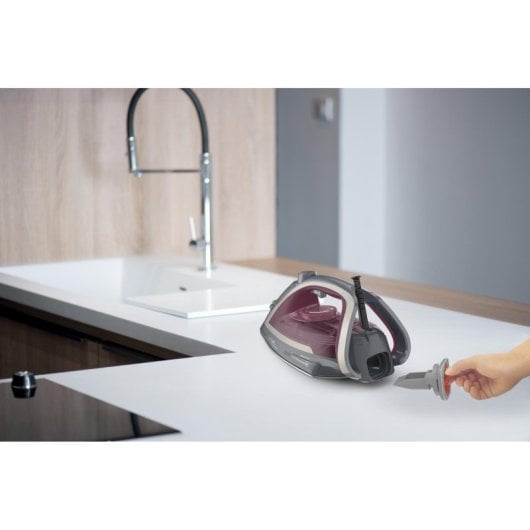 Plancha de vapor Tefal Ultragliss Anti-Calc Plus FV6840 2800W púrpura antical