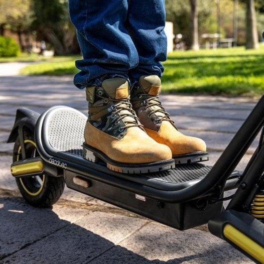 Patinete elétrico Cecotec Bongo GS50 XXL Connected 350W Autonomia 50km Rodas 10" Dupla suspensão Preto Amarelo