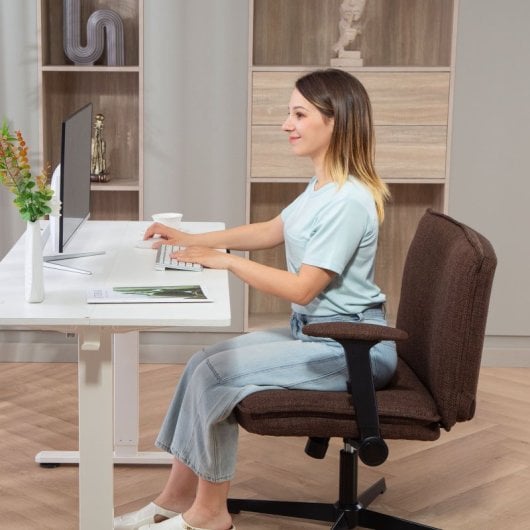 Cadeira de escritório Homcom com pernas cruzadas e apoios de braços rebatíveis, castanha