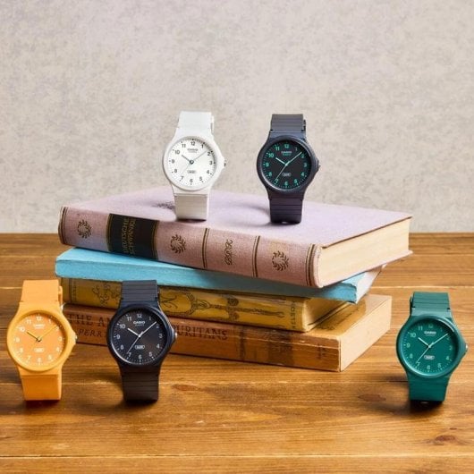 Reloj pulsera Casio MQ-24B-7BEF unisex blanco correa resina 3 años batería