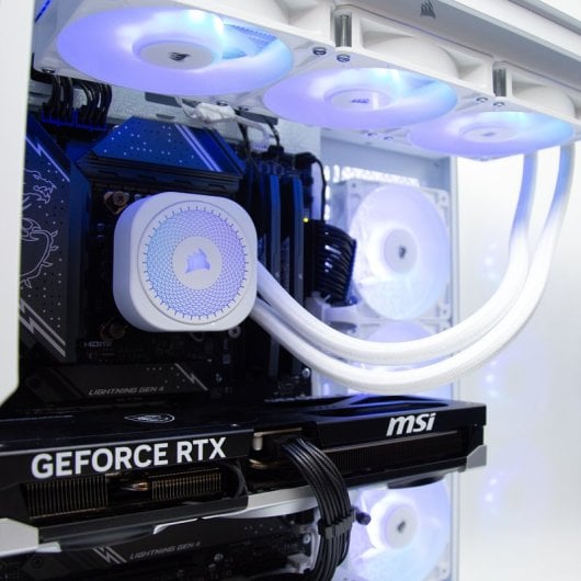 PcCom iCUE Intel Core i7-14700KF / 32 GB / 2 TB SSD / RTX 5080 V2