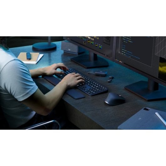 Teclado de tijera Logitech MX Keys S Layout US Internacional retroiluminado inalámbrico