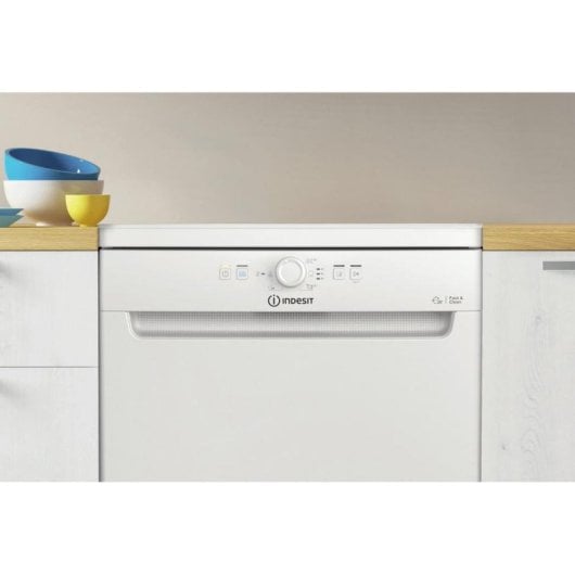 Lave-vaisselle Indesit D2F HK26 14 couverts E départ différé panier réglable